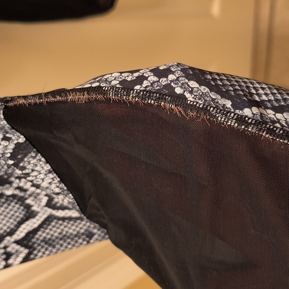 Stronger Snake Print Leggings with Mesh Calf Panels - Picture 3 of 3